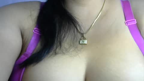Snapshot of schoco_milf chatting on December 30, 2024, 9:40 pm mai latina online show from December 30, 2024, 9:40 pm