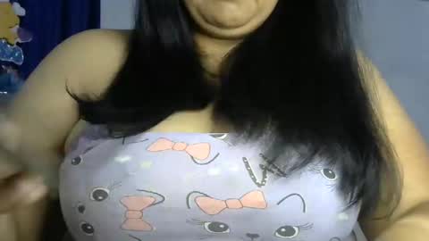 Snapshot of schoco_milf chatting on February 25, 2025, 11:19 am mai latina online show from February 25, 2025, 11:19 am