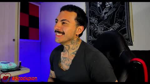 Snapshot of scockpion_ chatting on November 10, 2025, 8:02 am Alejandro help me to reach 200 thumps up online show from November 10, 2025, 8:02 am