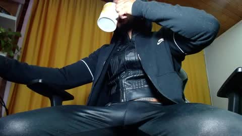 Snapshot of sebastian_025 chatting on May 17, 2026, 11:06 am Sebastian online show from May 17, 2026, 11:06 am