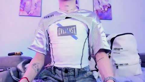     .  INDEPENDENT MODEL online show from March 1, 2026, 4:31 pm