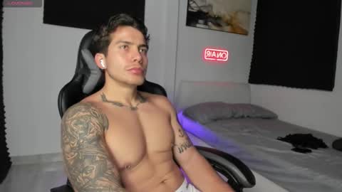 Snapshot of sebastianortizm chatting on November 8, 2025, 1:39 am Lucian Sinclair online show from November 8, 2025, 1:39 am