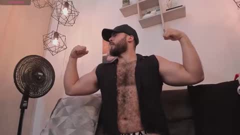 Instagram jeanpaulfit  online show from December 14, 2025, 9:08 pm