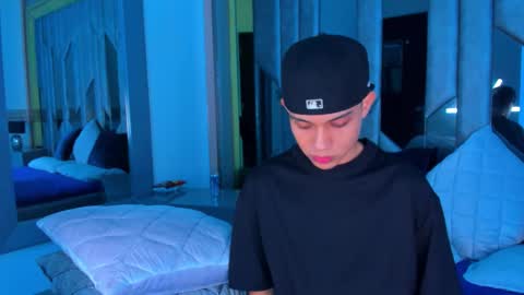 Snapshot of sebax_00 chatting on September 16, 2025, 4:02 am Sebastian online show from September 16, 2025, 4:02 am