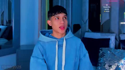 Snapshot of sebax_00 chatting on October 10, 2025, 4:33 am Sebastian online show from October 10, 2025, 4:33 am