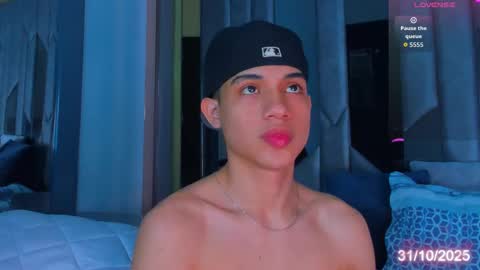 Snapshot of sebax_00 chatting on October 31, 2025, 9:05 pm Sebastian online show from October 31, 2025, 9:05 pm