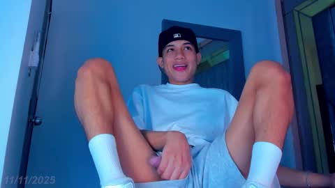 Snapshot of sebax_00 chatting on November 11, 2025, 8:09 pm Sebastian online show from November 11, 2025, 8:09 pm