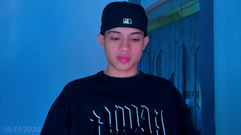 Snapshot of sebax_00 chatting on November 16, 2025, 8:25 pm Sebastian online show from November 16, 2025, 8:25 pm