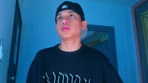 Snapshot of sebax_00 chatting on November 30, 2025, 8:24 pm Sebastian online show from November 30, 2025, 8:24 pm