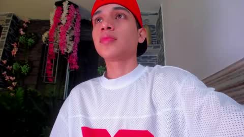 Snapshot of sebax_00 chatting on April 19, 2026, 4:01 am Sebastian online show from April 19, 2026, 4:01 am