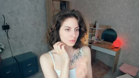 Mia online show from May 22, 2026, 5:58 am