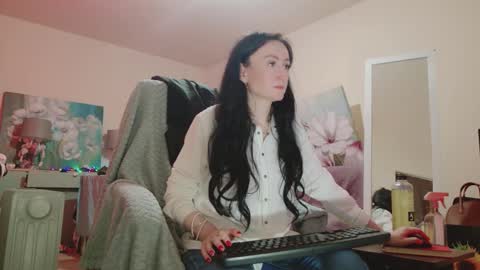 Snapshot of secretmistress01 chatting on February 8, 2026, 10:40 am Mariot Mery for short ..never call me PET NAMES in FREECHAT mom momy baby or sweety online show from February 8, 2026, 10:40 am