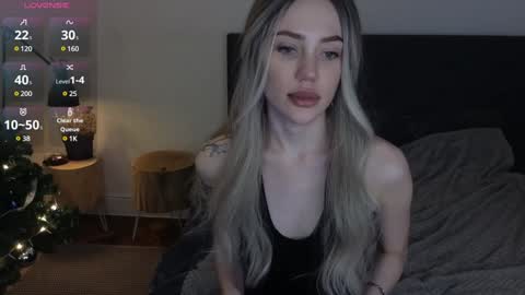 Snapshot of seduced_by_sara chatting on December 8, 2024, 10:14 pm Sara online show from December 8, 2024, 10:14 pm