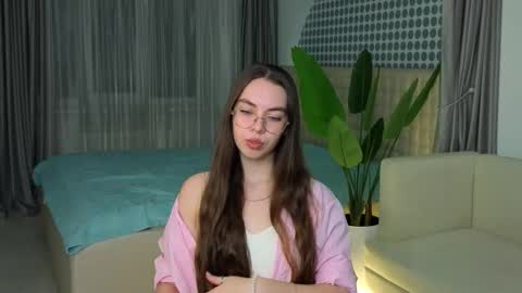 Snapshot of seductique chatting on December 15, 2025, 4:11 pm Mia online show from December 15, 2025, 4:11 pm