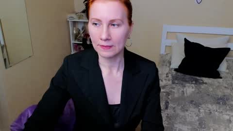 seductive_foxy_ online show from October 21, 2025, 10:05 am
