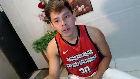 Snapshot of seductive_maxxx chatting on May 11, 2026, 6:38 pm Max online show from May 11, 2026, 6:38 pm