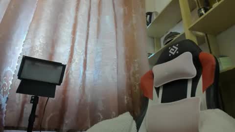 seductive_she_wolf online show from November 4, 2025, 12:48 pm