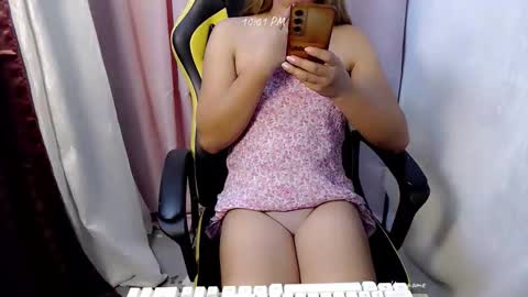 seductive_zyra online show from May 19, 2026, 2:01 pm