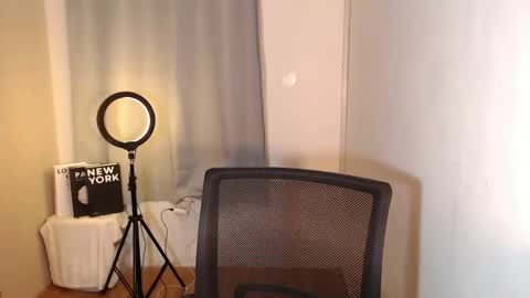 Deluxe online show from September 20, 2025, 7:15 pm