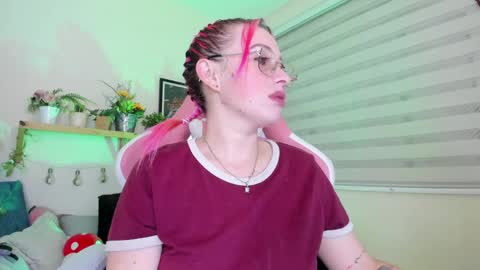 Snapshot of sejmet_5 chatting on April 8, 2026, 2:33 am Yeyis online show from April 8, 2026, 2:33 am