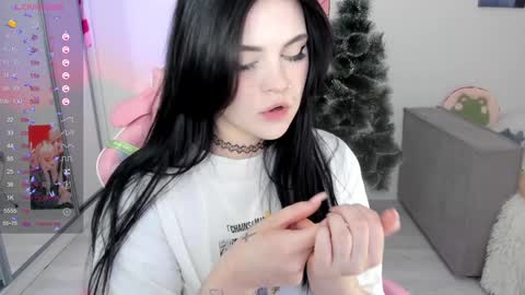 Snapshot of selena___cute chatting on December 23, 2024, 8:22 am Selena online show from December 23, 2024, 8:22 am