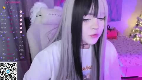 Snapshot of selena___cute chatting on December 16, 2025, 7:13 am Selena online show from December 16, 2025, 7:13 am