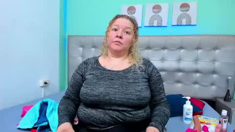 Selena online show from February 20, 2025, 2:40 am