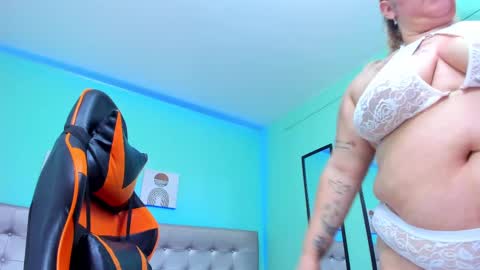 Selena online show from March 11, 2025, 1:26 am