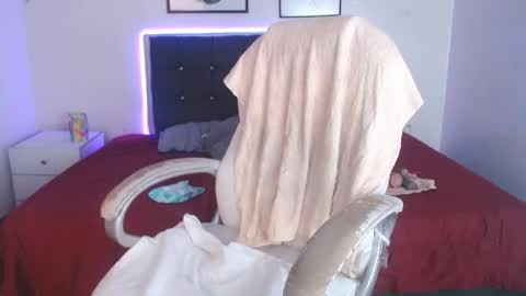 Snapshot of selena_hotmilf chatting on April 29, 2026, 5:52 pm Selena online show from April 29, 2026, 5:52 pm