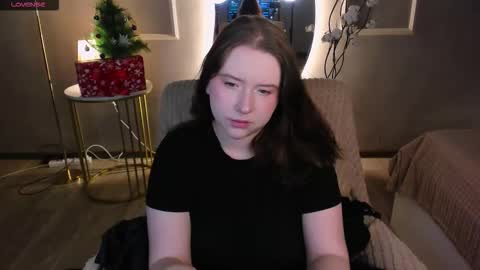 Selena online show from December 14, 2025, 1:27 pm