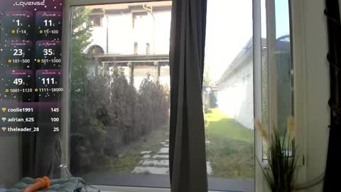 Snapshot of selena_reeves chatting on February 14, 2025, 10:49 am Selena online show from February 14, 2025, 10:49 am