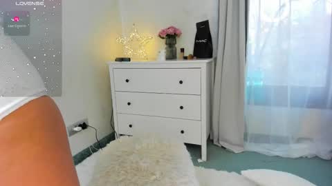 Selena online show from March 17, 2026, 6:17 am