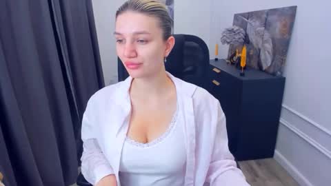 selenaemoore online show from May 23, 2026, 3:45 am