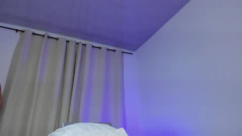 selenafox online show from September 19, 2025, 1:51 am