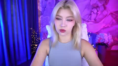 selenairis online show from September 19, 2025, 6:26 am