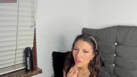 Selena online show from November 26, 2025, 10:11 pm