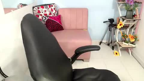 selene online show from November 4, 2025, 3:33 pm