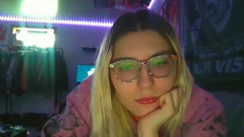 Selene online show from February 5, 2025, 8:57 pm