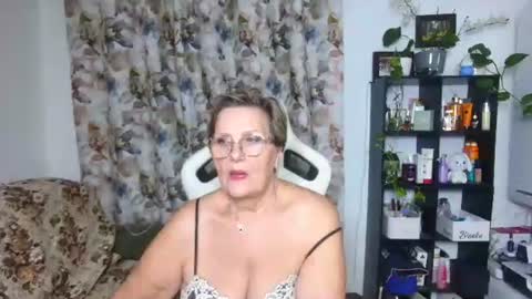 Snapshot of selenna57 chatting on December 17, 2024, 1:07 am Selenna online show from December 17, 2024, 1:07 am