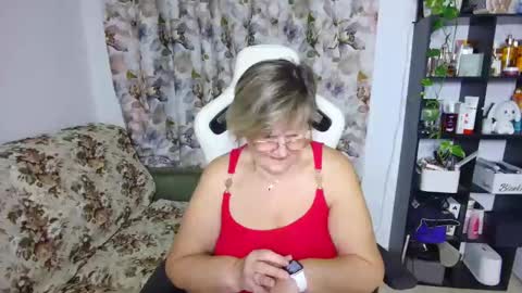 Snapshot of selenna57 chatting on January 4, 2025, 12:59 am Selenna online show from January 4, 2025, 12:59 am