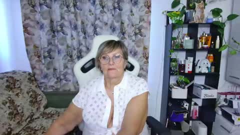 Snapshot of selenna57 chatting on January 4, 2025, 6:09 am Selenna online show from January 4, 2025, 6:09 am