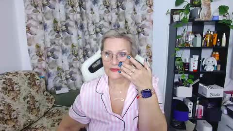 Snapshot of selenna57 chatting on February 14, 2025, 7:33 pm Selenna online show from February 14, 2025, 7:33 pm