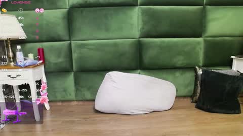 Selen online show from October 26, 2025, 8:04 pm