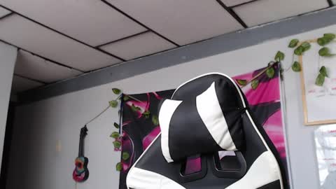 Snapshot of seley222 chatting on April 1, 2026, 1:41 pm Ask me online show from April 1, 2026, 1:41 pm