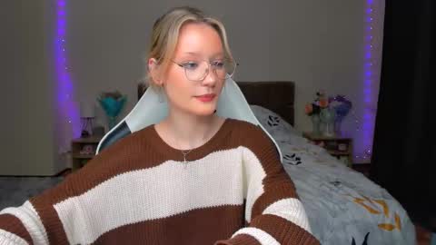 Snapshot of selfharm777 chatting on September 20, 2025, 8:10 pm Simon and Alice online show from September 20, 2025, 8:10 pm