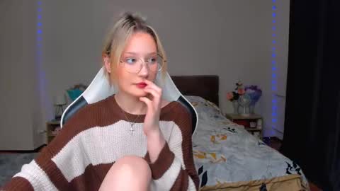 Snapshot of selfharm777 chatting on October 30, 2025, 8:42 pm Simon and Alice online show from October 30, 2025, 8:42 pm