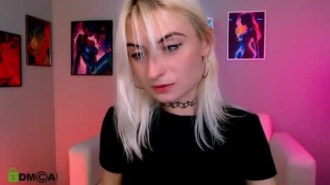 Selena online show from December 5, 2025, 8:38 pm