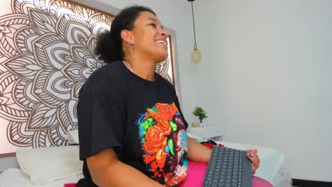 Snapshot of selket_ chatting on December 3, 2024, 11:33 am Selket online show from December 3, 2024, 11:33 am