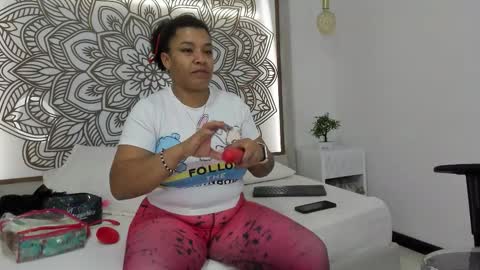 Snapshot of selket_ chatting on November 8, 2025, 11:43 am Selket online show from November 8, 2025, 11:43 am