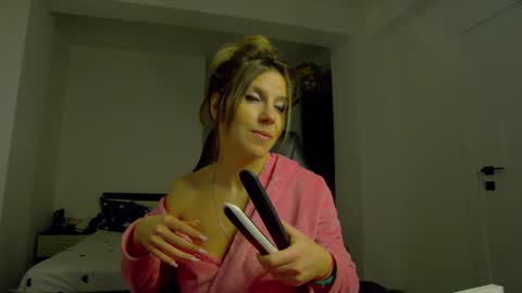 sellena_angels online show from April 4, 2026, 4:04 pm